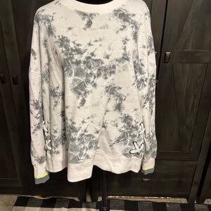 Secret Treasures Multi-Color Sweatshirt